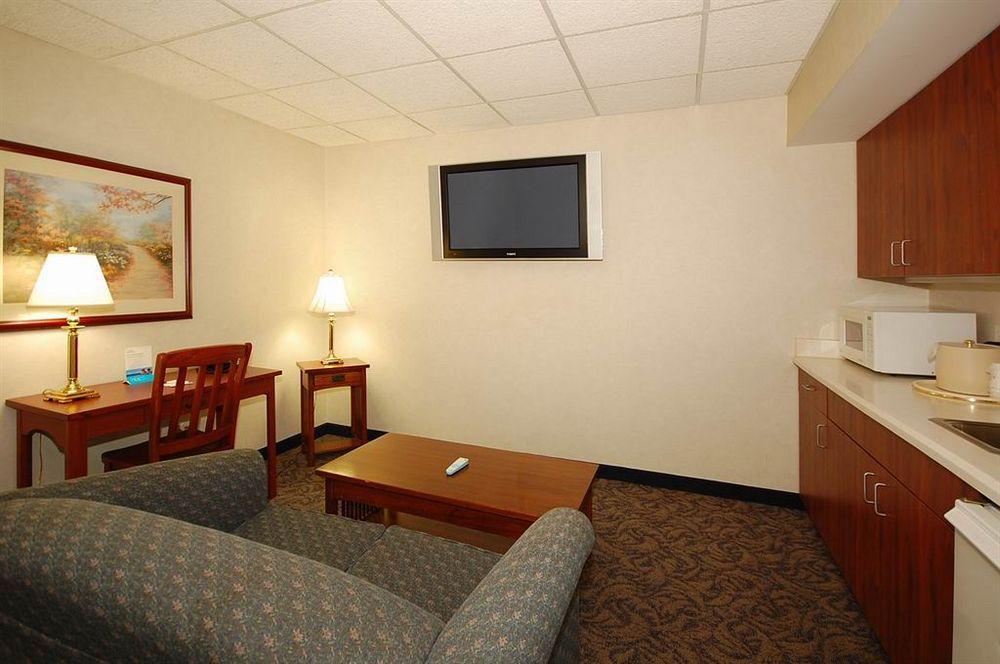Baymont By Wyndham Des Moines Airport Exterior foto